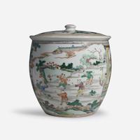 An unusual large Chinese famille verte-decorated porcelain jar and cover 五彩带盖大罐