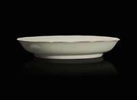 A Japanese Kakiemon palette lobed dish, circa 1700 日本柿右衛門式小碟 約1700年