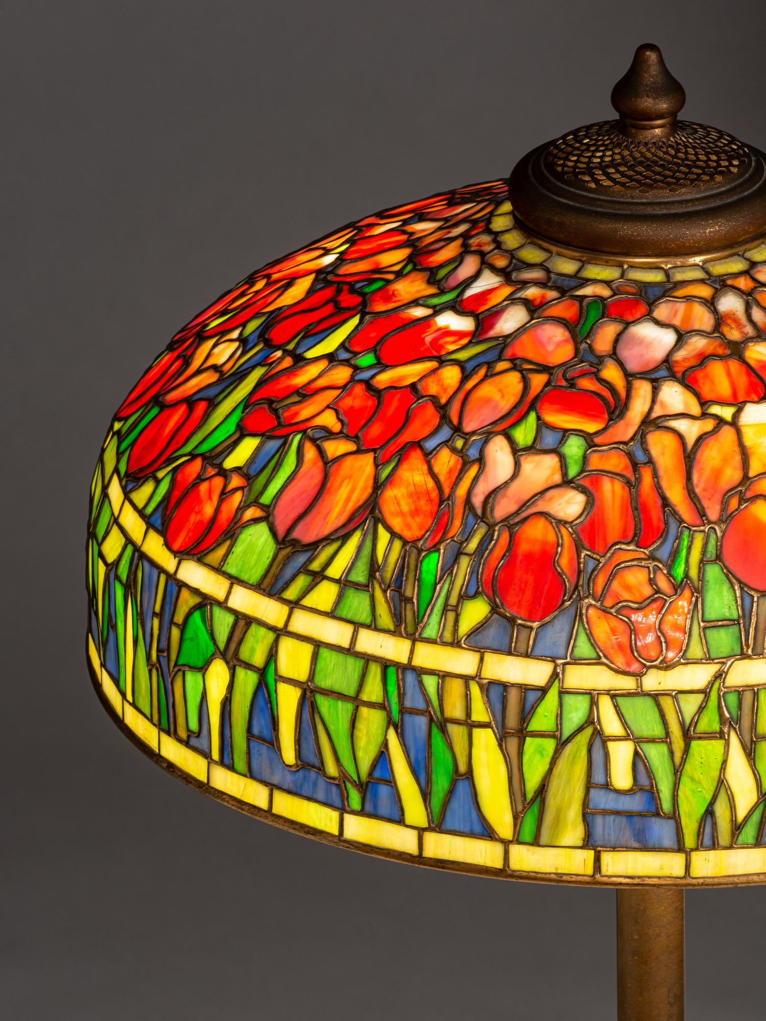 Tulip Floor Lamp with Piano Base