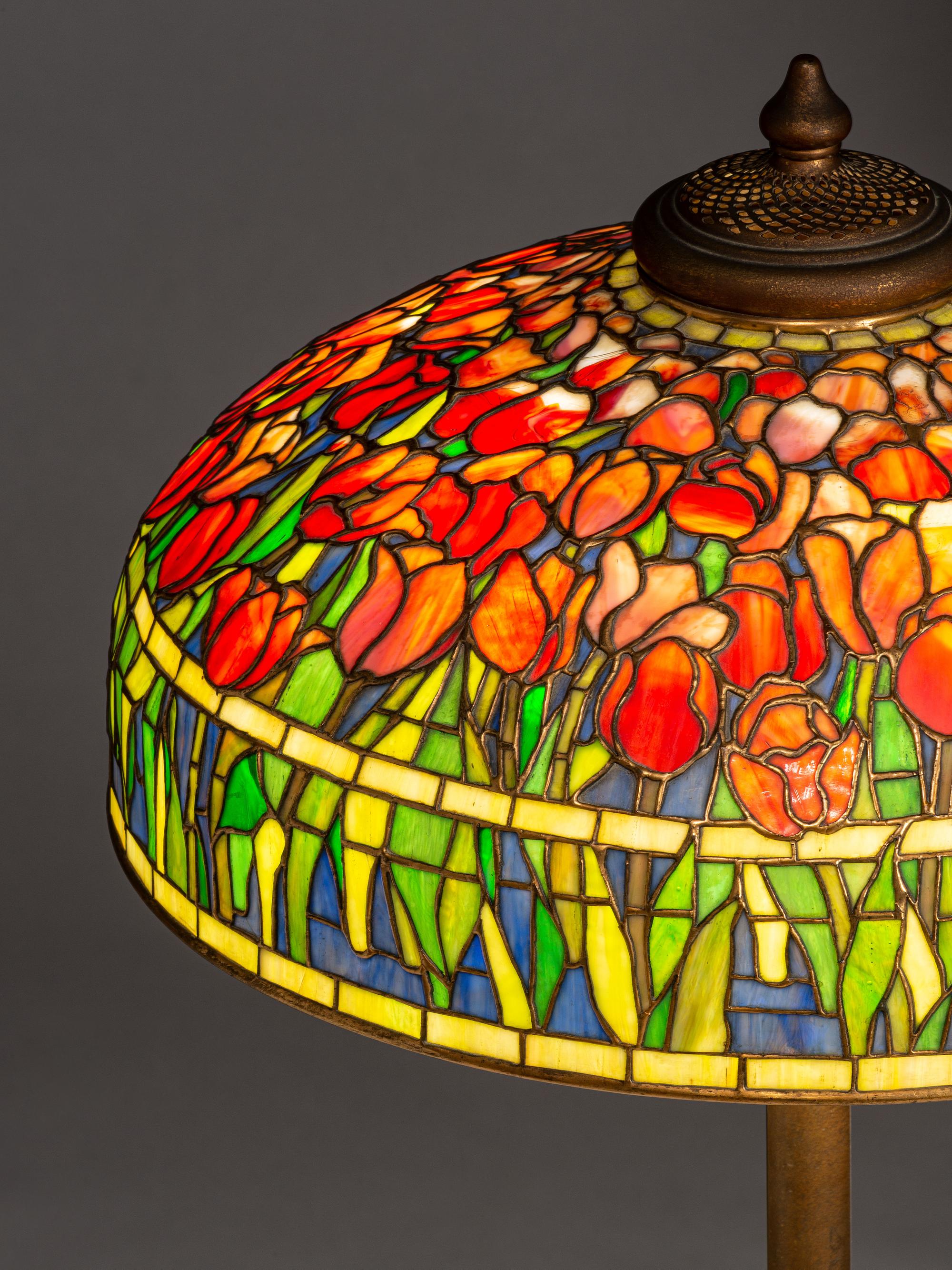 Tulip Floor Lamp with Piano Base