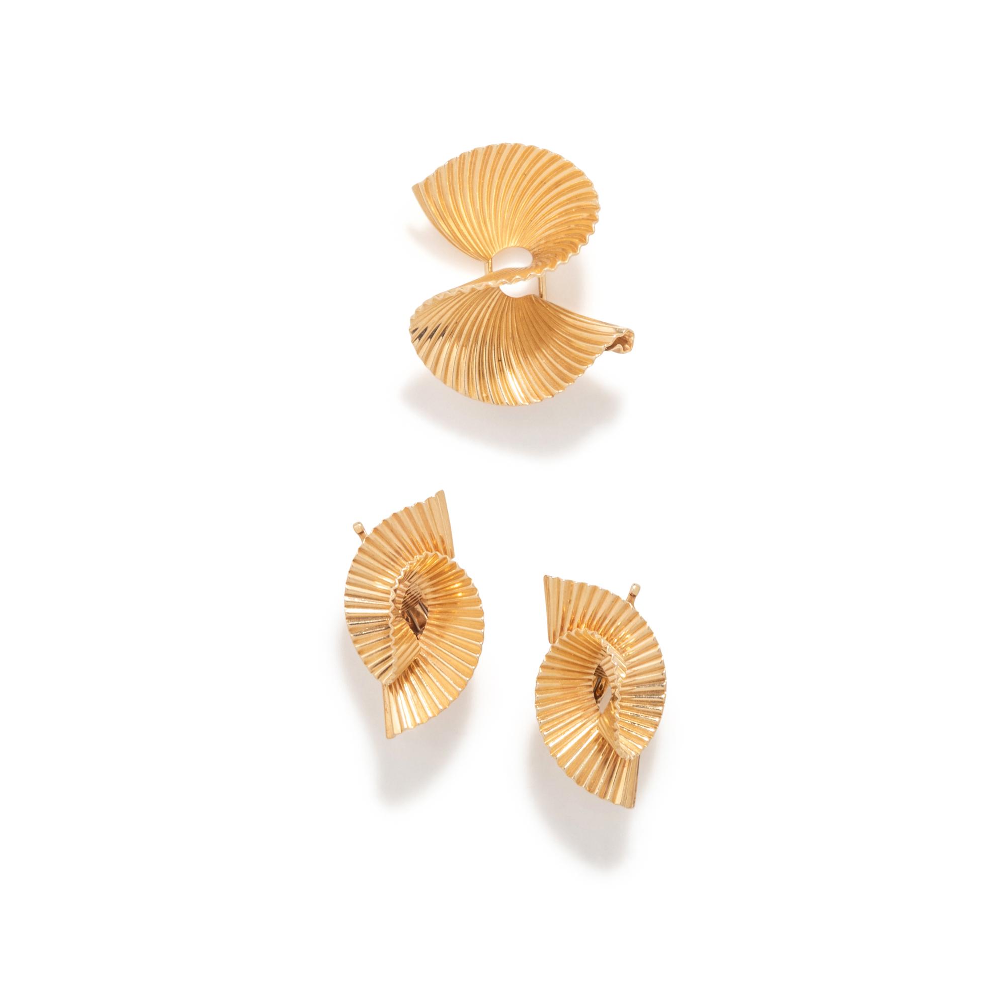TIFFANY & CO., YELLOW GOLD RIBBON SUITE