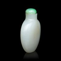 A Chinese White Jade Snuff Bottle, 18th/19th Century 清中期 白玉素面鼻烟壺