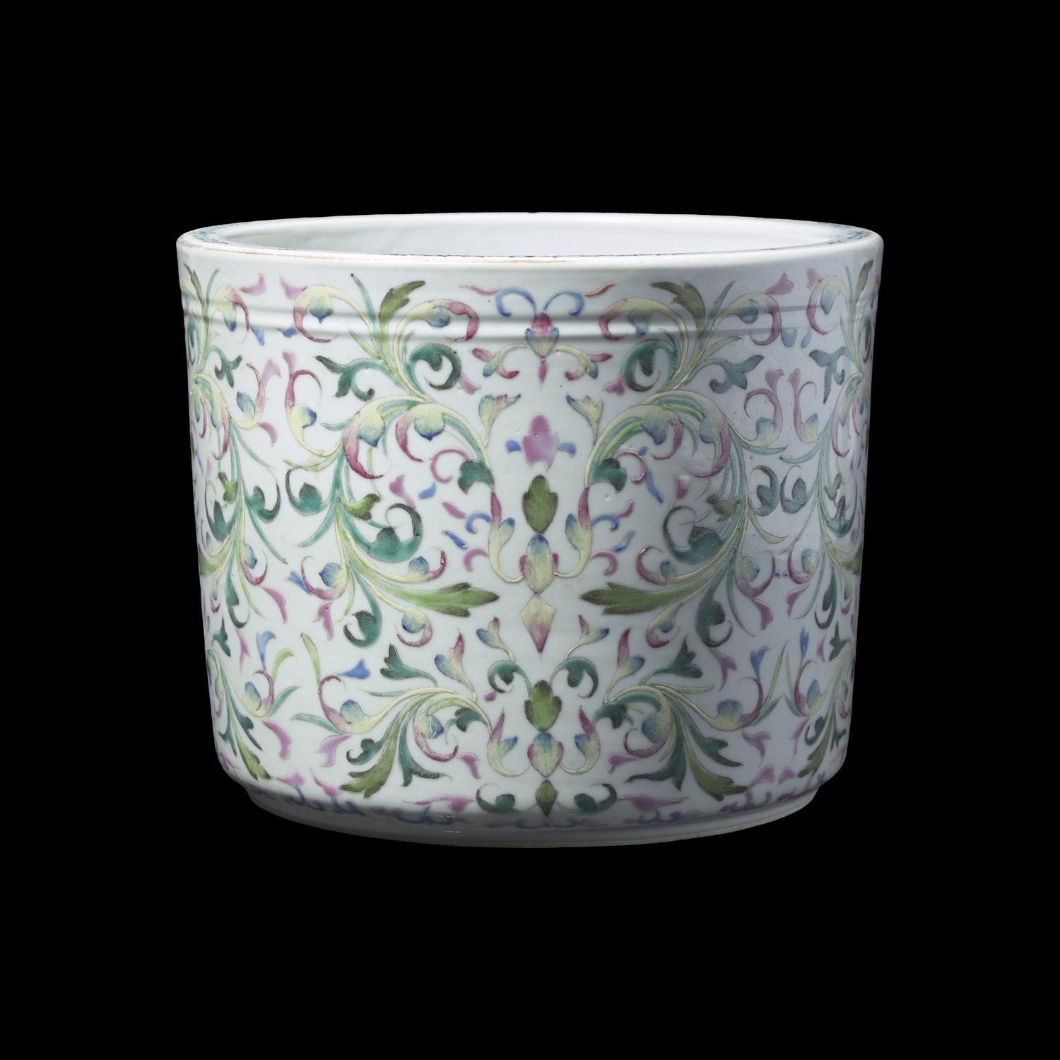A Large Chinese Famille Rose Porcelain Brushpot, Bitong, Late Qing/Republic Period 晚清/民國 粉彩纏枝花卉紋筆筒