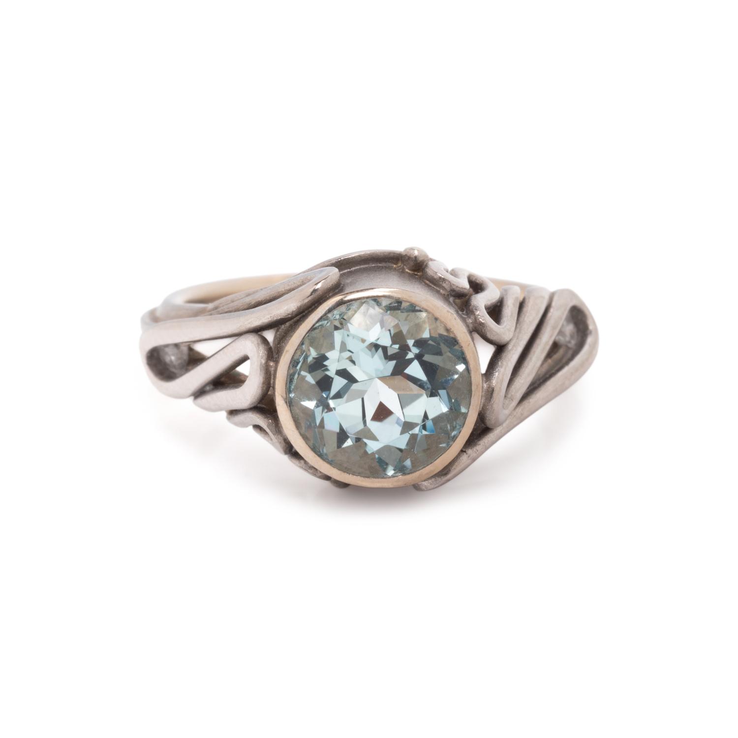 WHITE GOLD AND AQUAMARINE RING