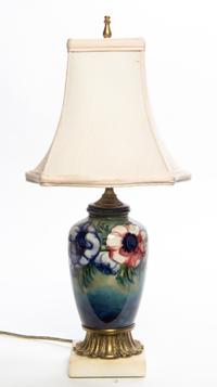 A Moorcroft Pottery Vase Height of vase 6 inches. — MID-20TH CENTURY