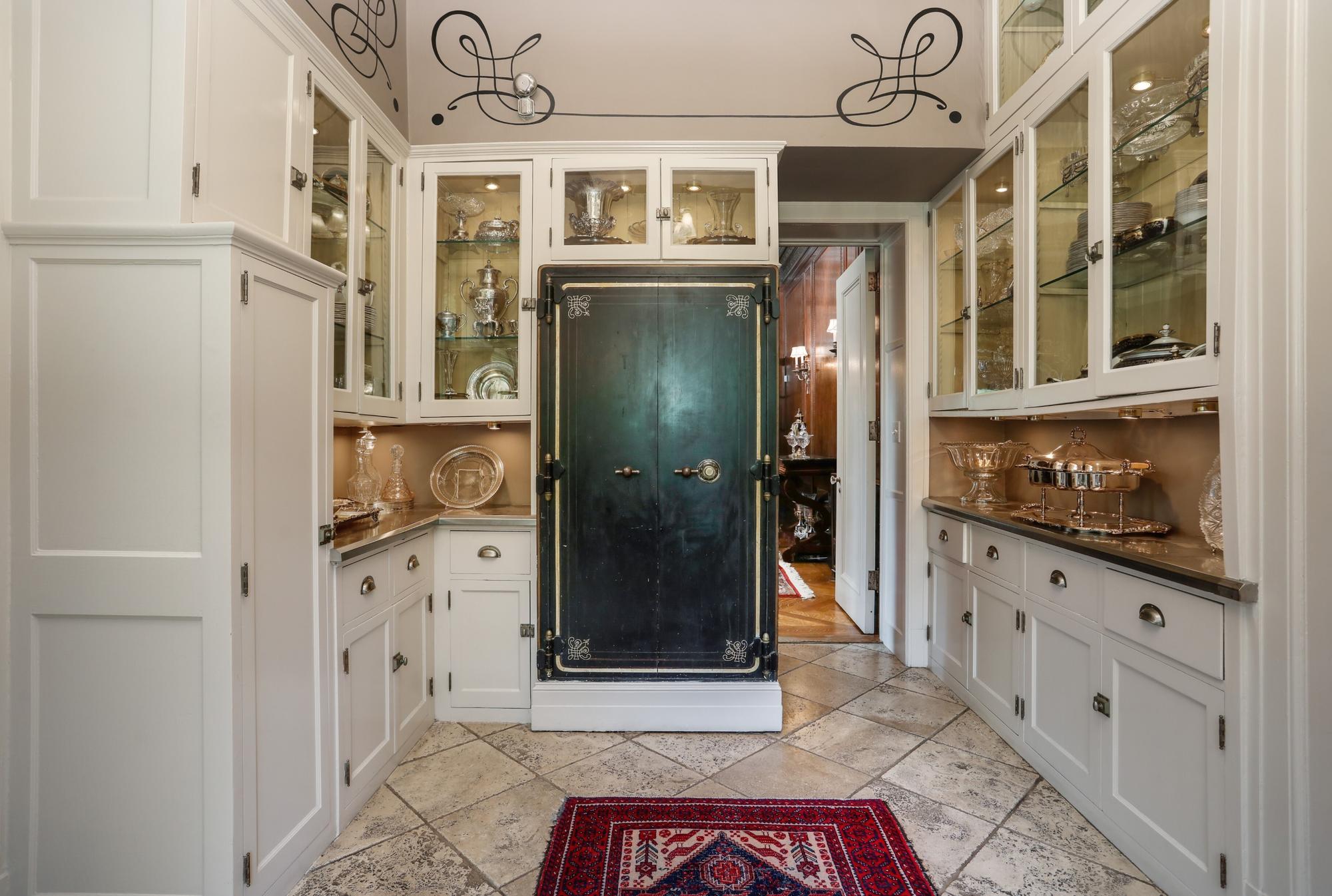 A Louis XV Style Gilt Bronze Candelabrum à Écran