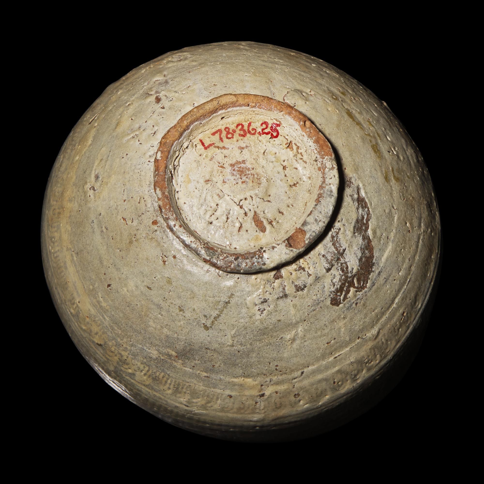 A Korean Buncheong Bowl, 15th/16th Century 十五-十六世紀 朝鮮粉青沙器碗