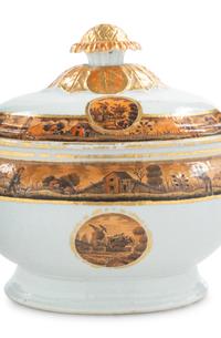 A Chinese Export Porcelain Tureen