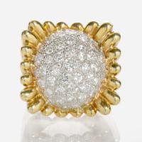 An 18K Yellow Gold and Pavé Diamond Ring