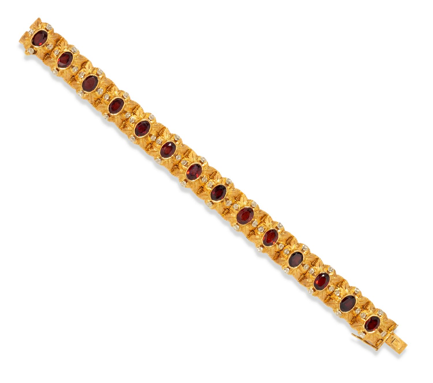 YELLOW GOLD AND GARNET BRACELET