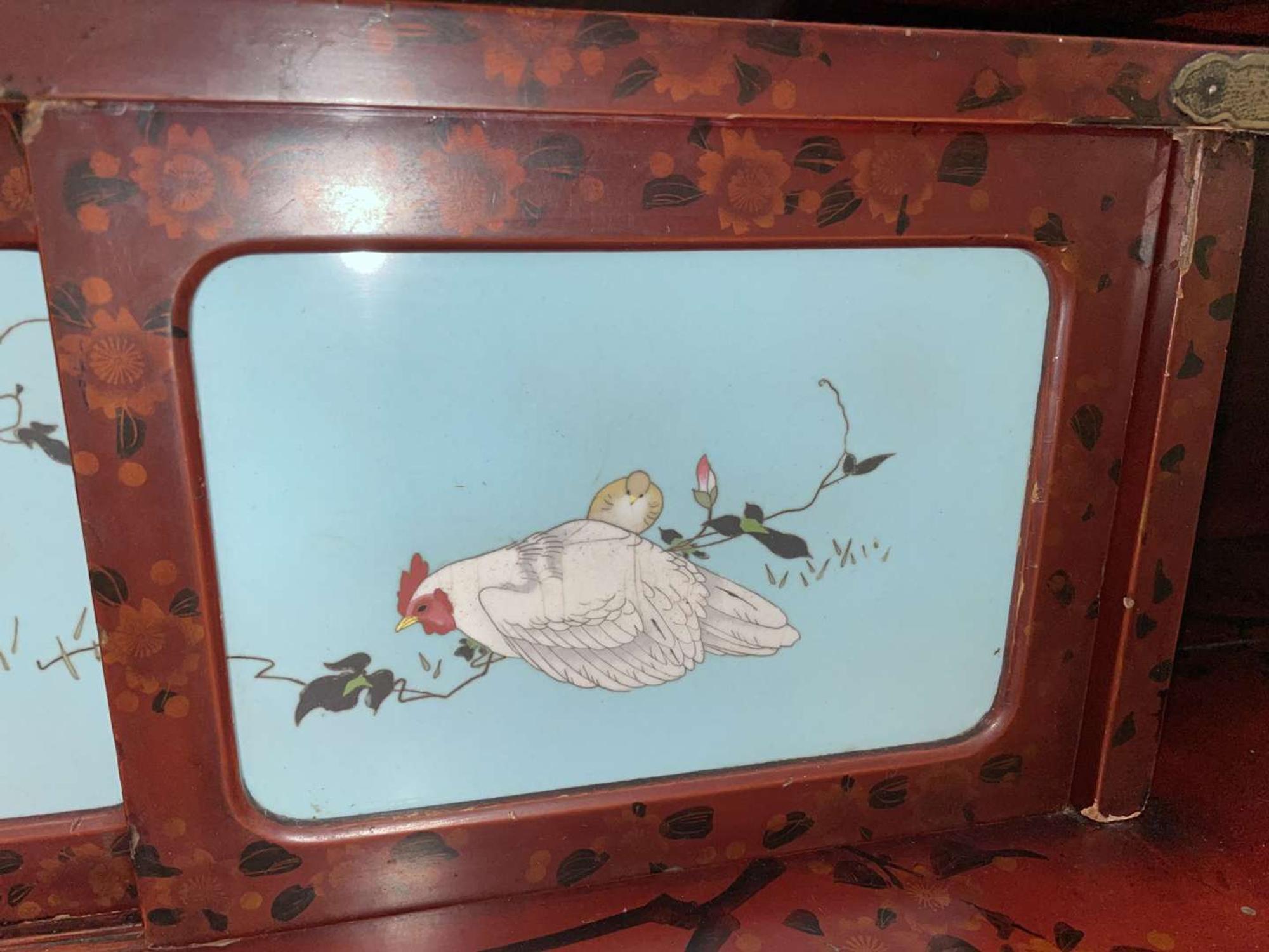 A Japanese lacquer display cabinet with cloisonné panels 日本漆器立柜及底座 Late Meiji period ????