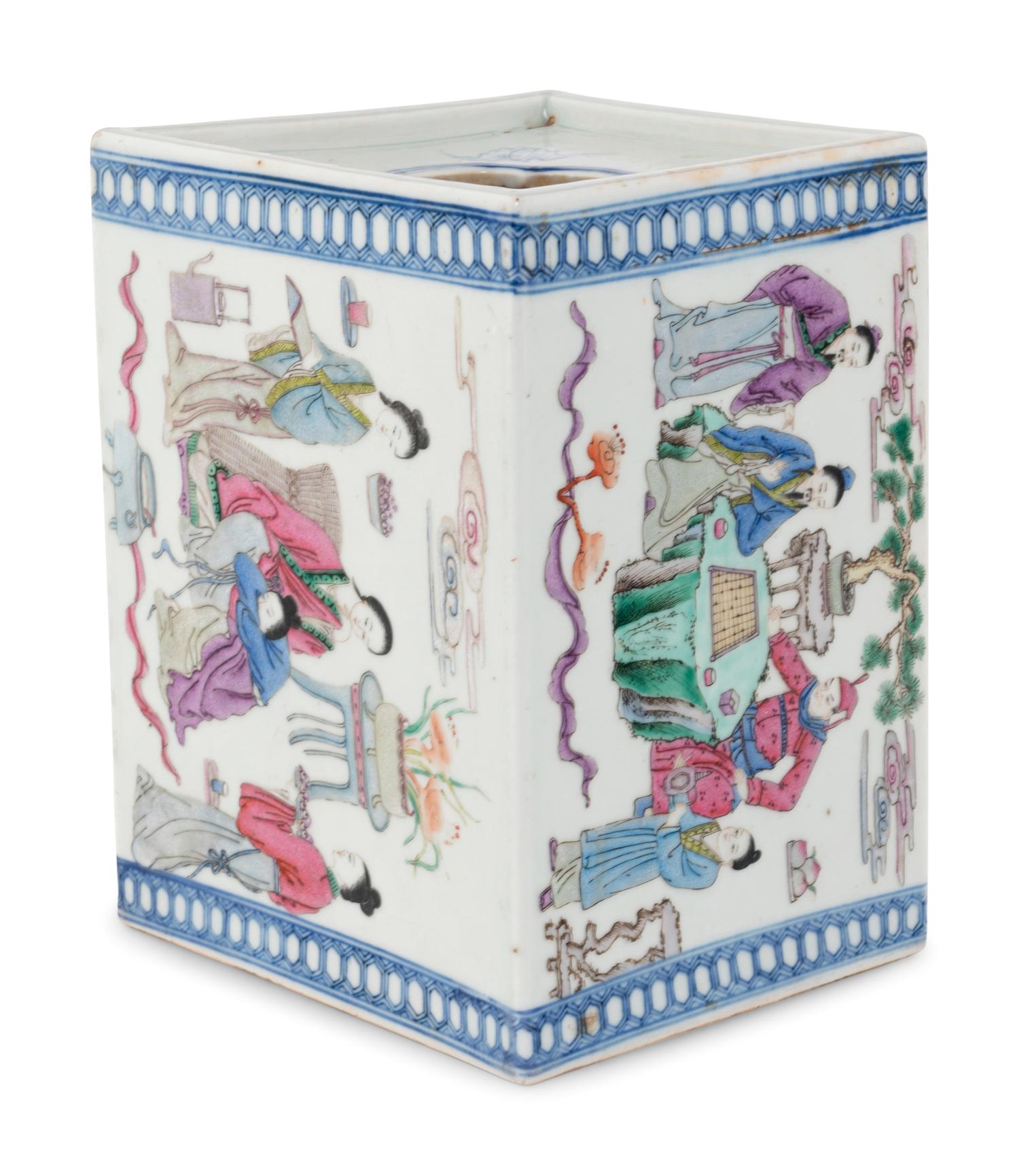 A Chinese Export Porcelain Jardinière