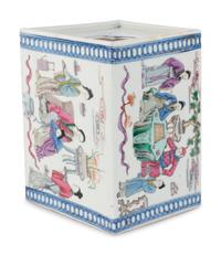 A Chinese Export Porcelain Jardinière