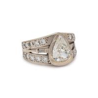 WHITE GOLD AND DIAMOND RING