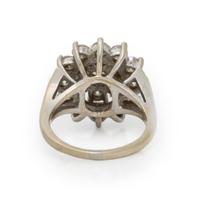 DIAMOND AND WHITE GOLD CLUSTER RING
