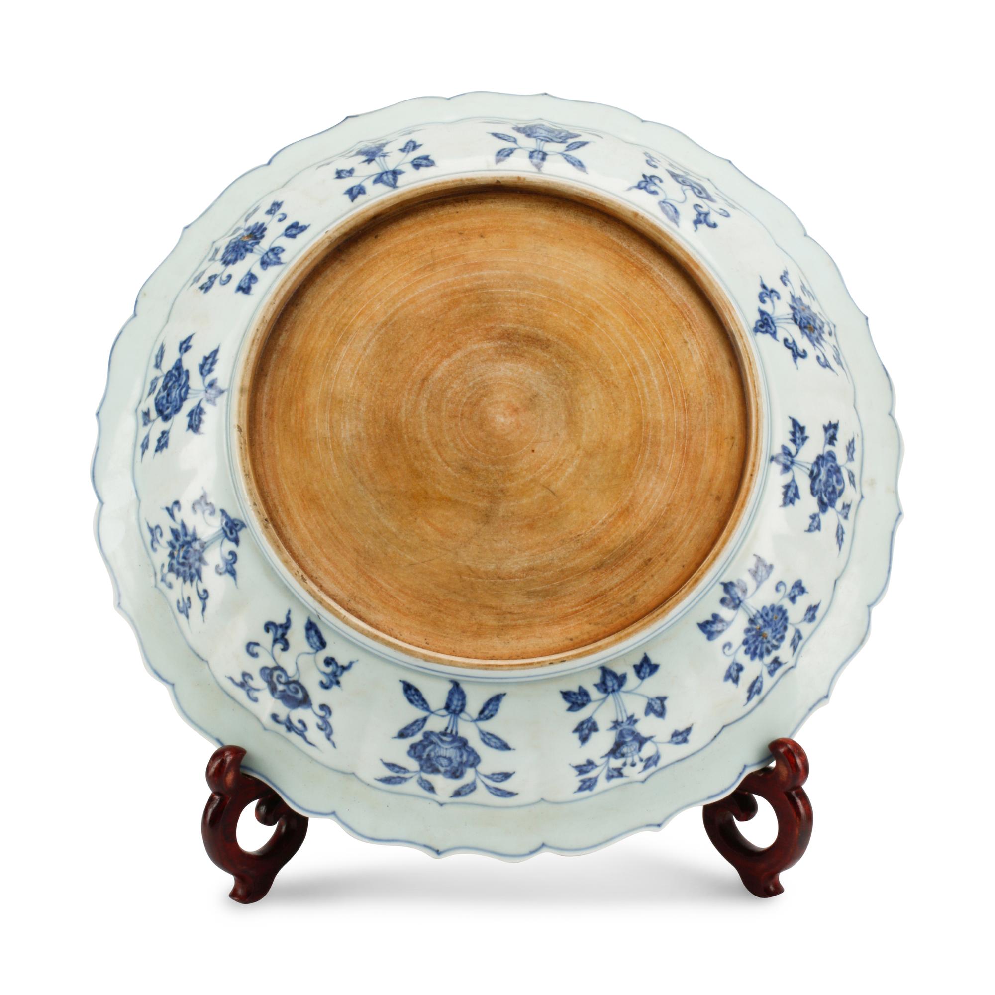A Pair of Chinese Export Porcelain Chargers with Arabic Calligraphy