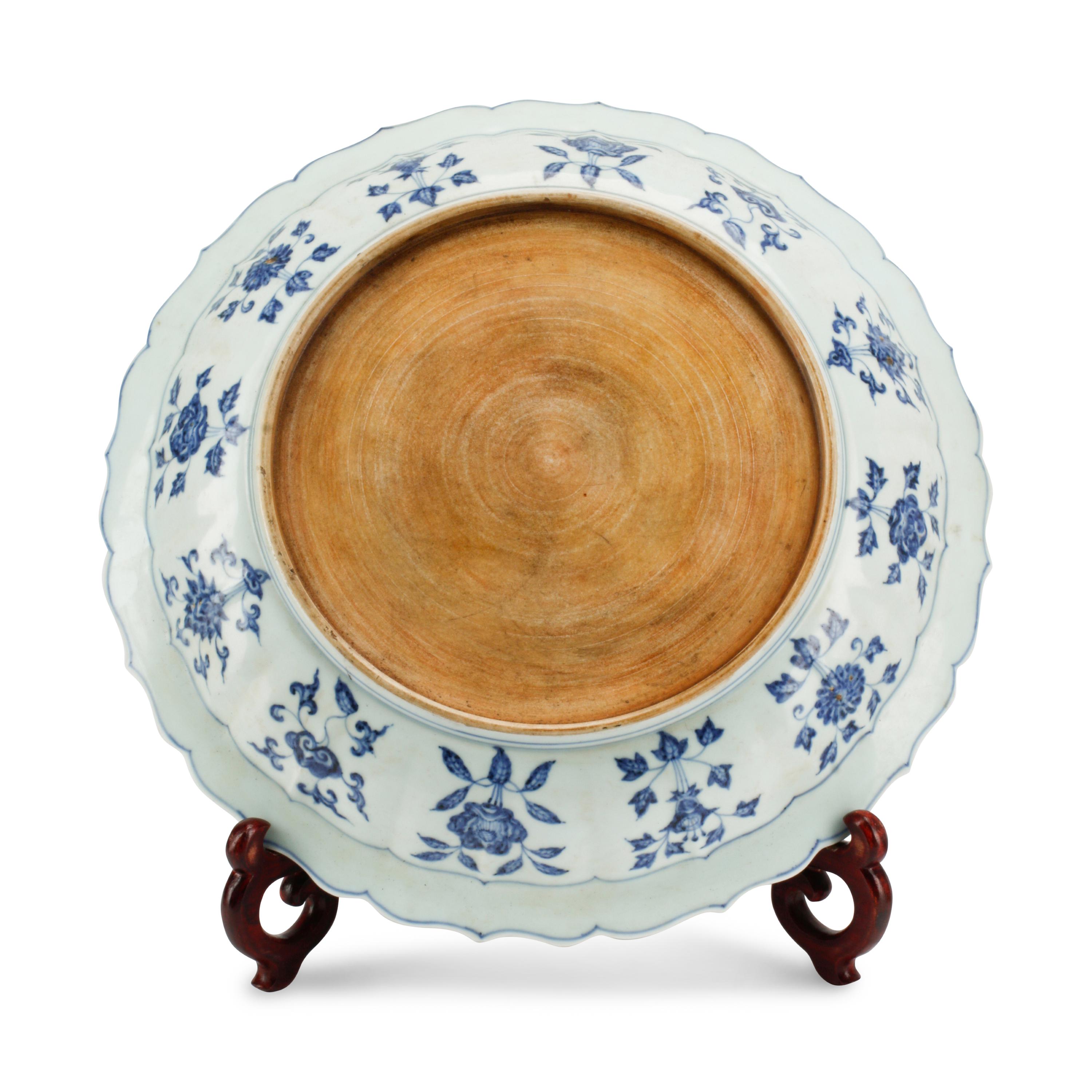 A Pair of Chinese Export Porcelain Chargers with Arabic Calligraphy