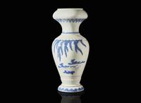 An unusual Japanese Hirado blue and white porcelain "Crabs and Willows" vase, Meiji period 日本平戶“柳枝螃蟹”青花瓷瓶 明治