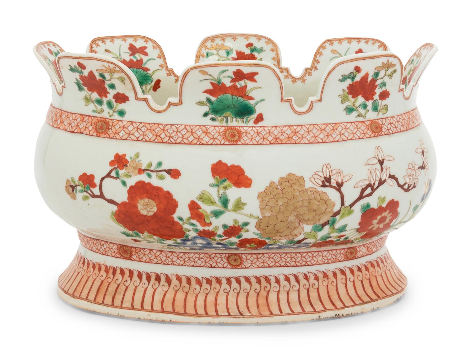A Chinese Export Porcelain Verrière or Monteith Bowl