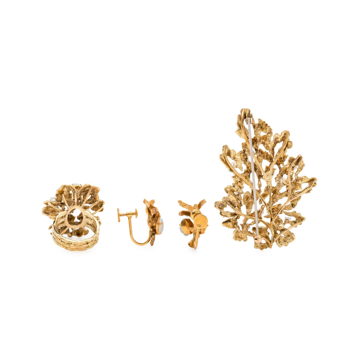 YELLOW GOLD, OPAL AND DIAMOND SET