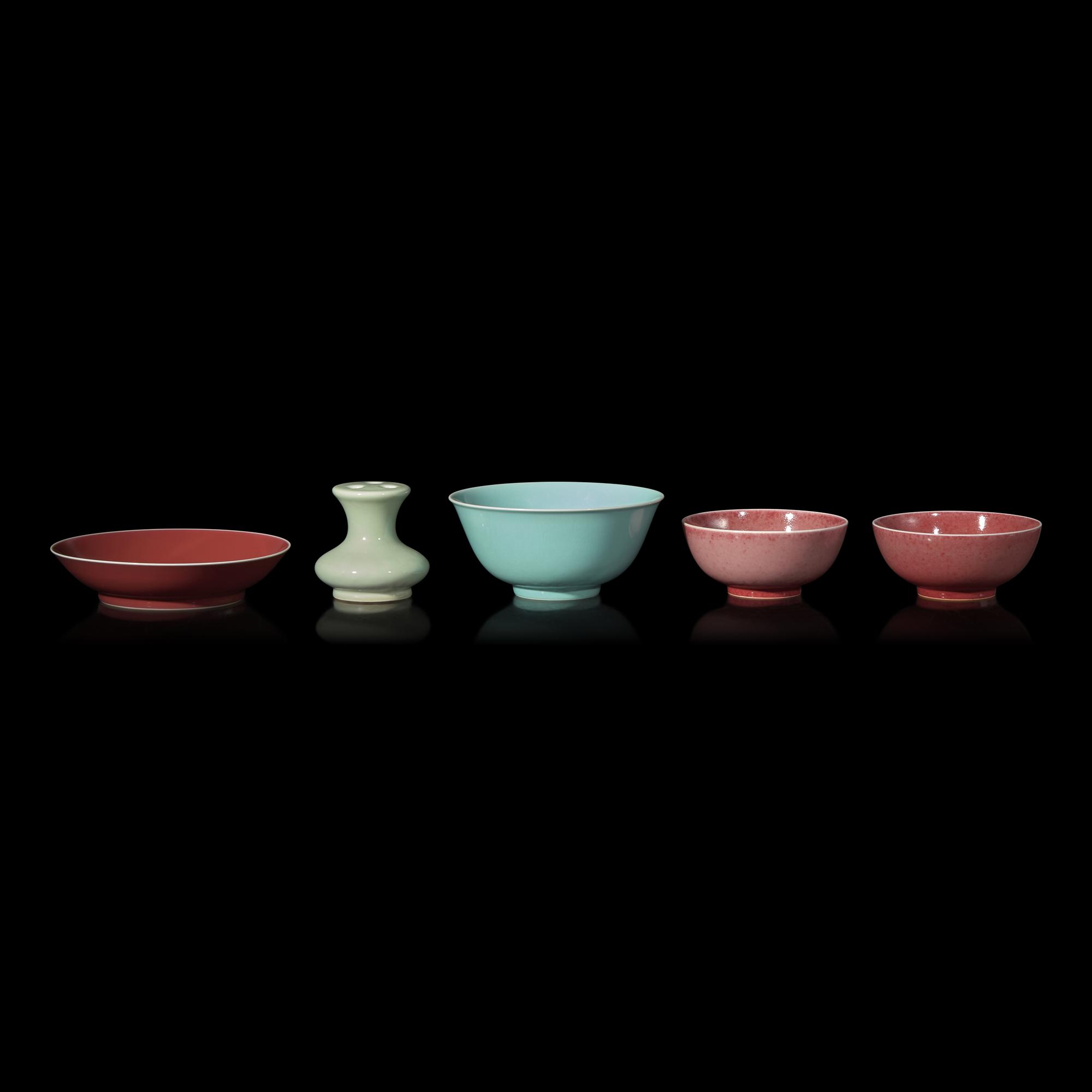 A Group of Five Chinese Monochrome Glazed Porcelain Wares — 單色釉瓷器一組五件