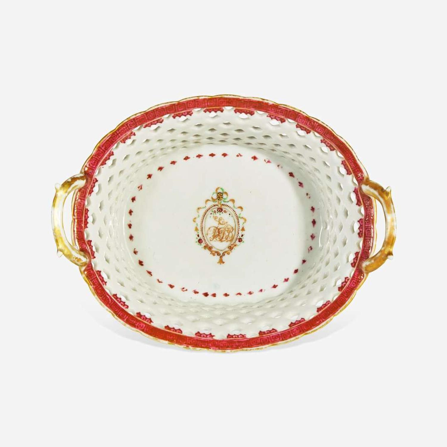A Chinese Export porcelain fruit basket & stand circa 1785