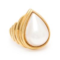 A Yellow Gold and Cultured Mabe Pearl Ring,