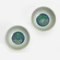 An associated pair of Chinese underglaze blue and green-enameled dragon bowls 珐琅彩青花龙纹碗一对 Kangxi six-character mark and of the period ????? ? ??