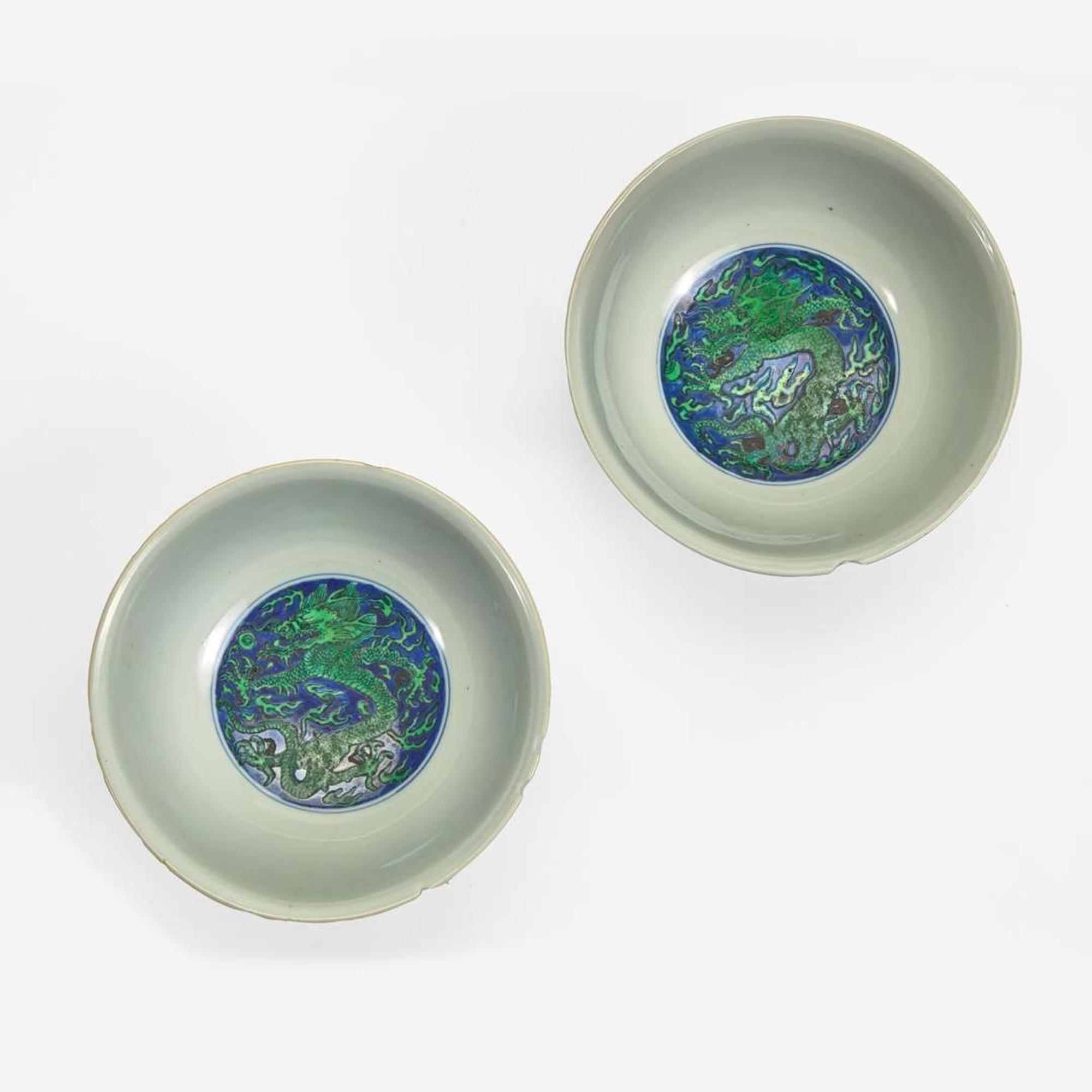 An associated pair of Chinese underglaze blue and green-enameled dragon bowls 珐琅彩青花龙纹碗一对 Kangxi six-character mark and of the period ????? ? ??