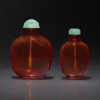 Two Chinese Amber Snuff Bottles, Qing Dynasty, 18th Century — 清中期 琥珀鼻煙壺兩支