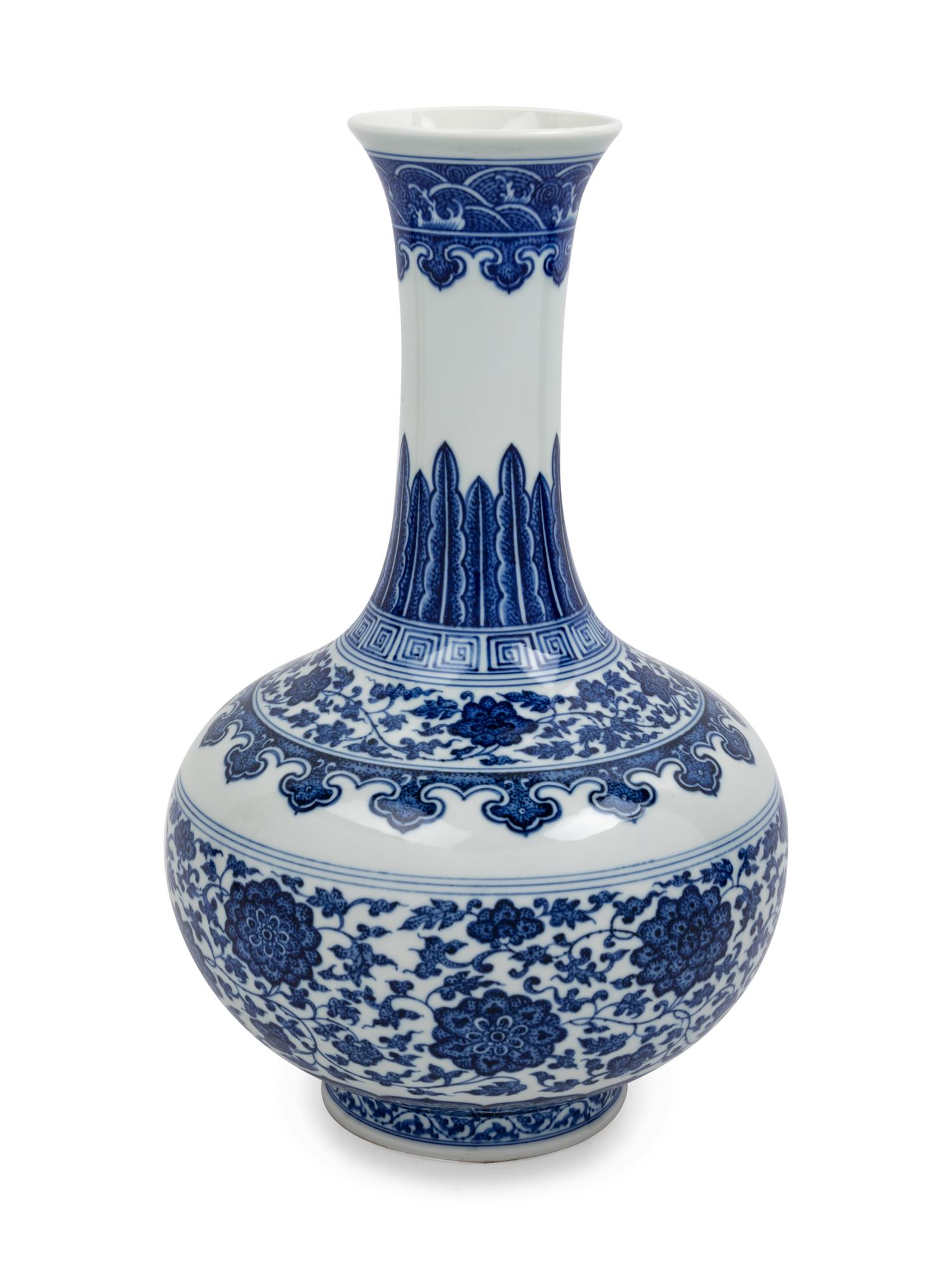 A Chinese Blue and White Porcelain Shangping Vase