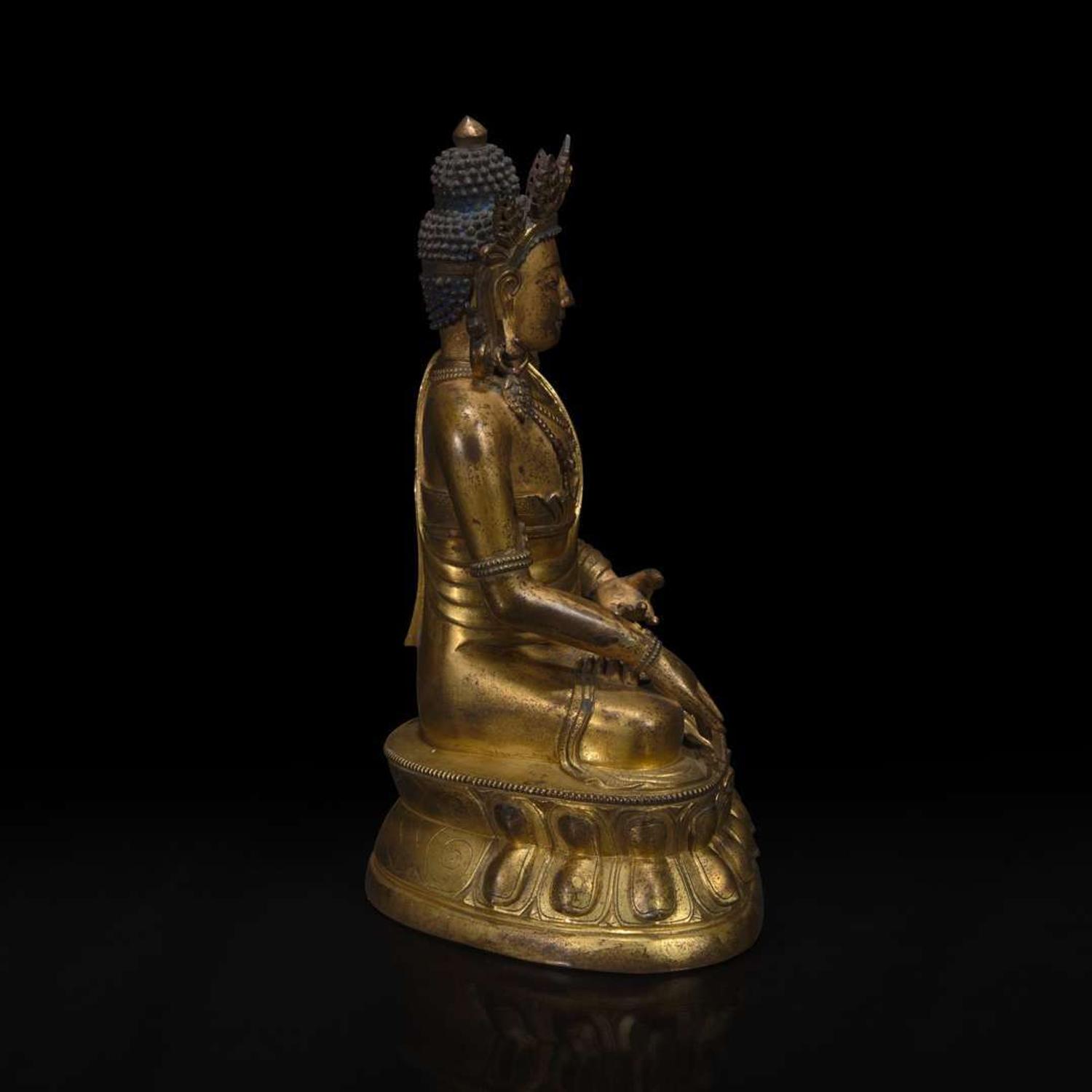 A Sino-Tibetan gilt bronze figure of Akshobhya 中原或藏传佛教阿閦佛铜造像 18th century ????