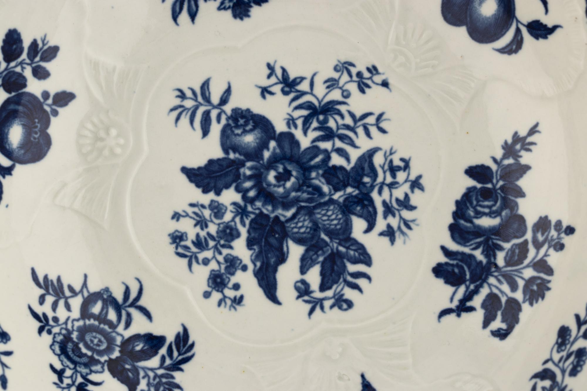 A Pair of Worcester Porcelain Bowls
