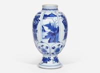 A Chinese blue and white ovoid footed jar, Kangxi period 青花橄欖瓶 清 康熙