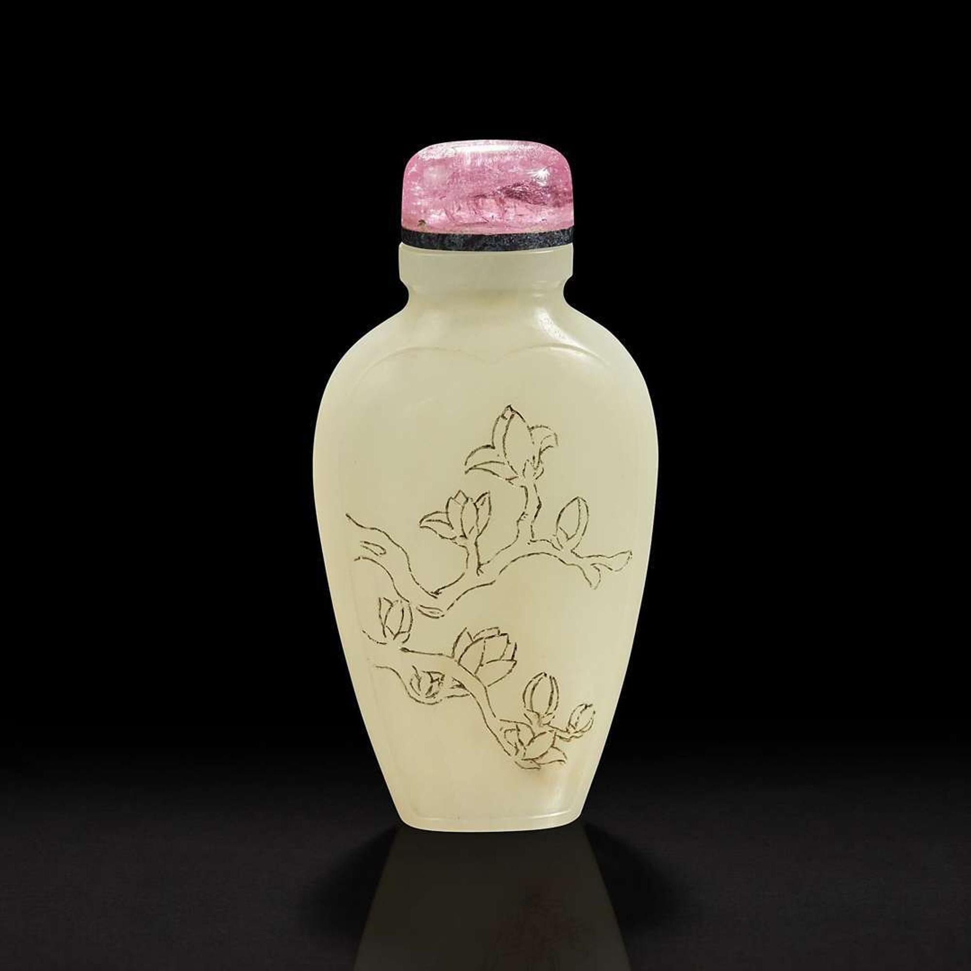 A Chinese creamy-white jade snuff bottle 白玉诗文鼻烟壶