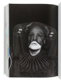[BARNEY, Matthew (1967)]. SPECTOR, Nancy. Matthew Barney: The Cremaster Cycle. New York: Guggenheim Museum Publication, 2004.