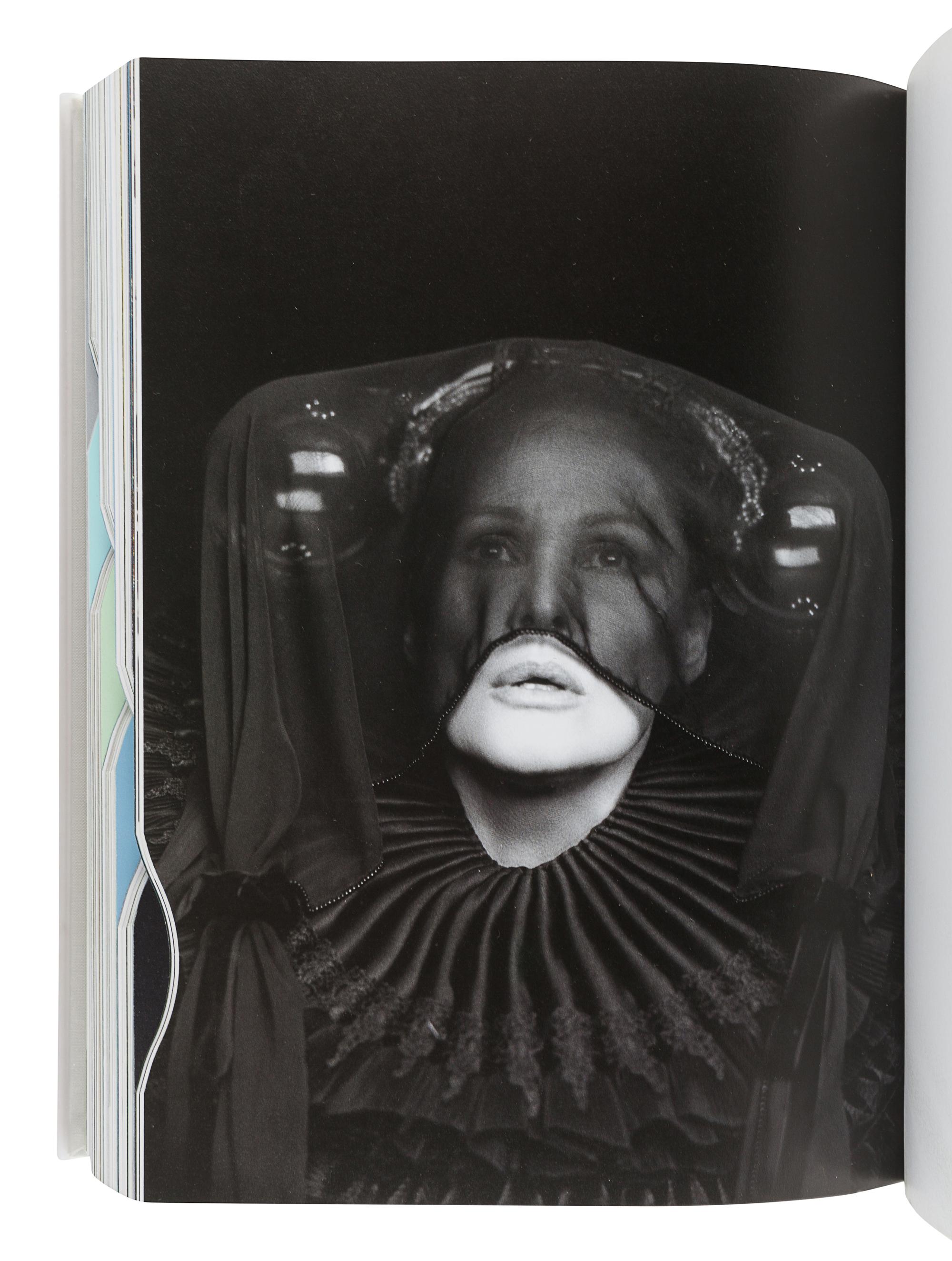 [BARNEY, Matthew (1967)]. SPECTOR, Nancy. Matthew Barney: The Cremaster Cycle. New York: Guggenheim Museum Publication, 2004.