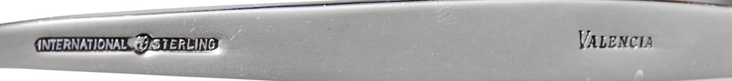 An American Silver Flatware Service, International Silver Co., Meriden, CT, Mid-20th Century, Valencia pattern, comprising: 8 dinner kn