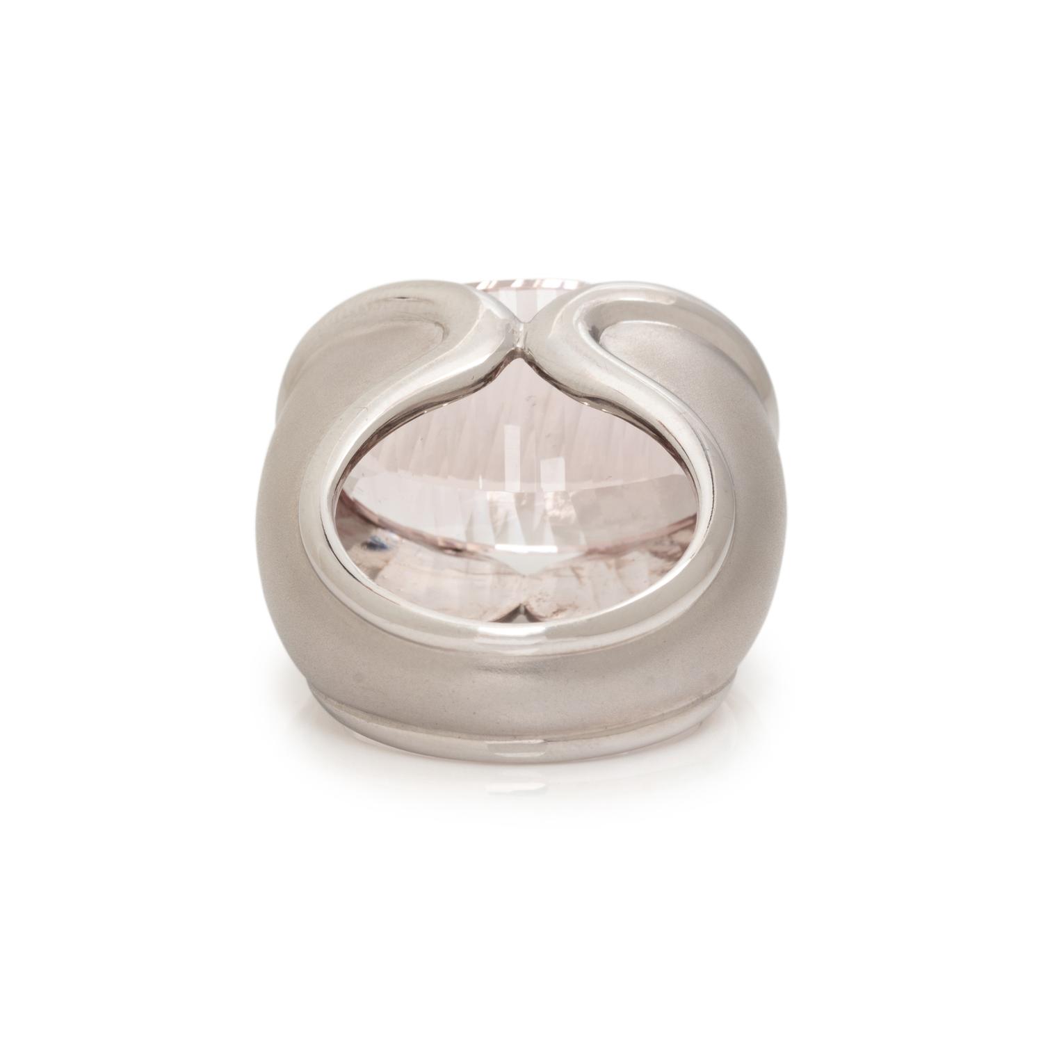 WHITE GOLD AND ROSE QUARTZ RING