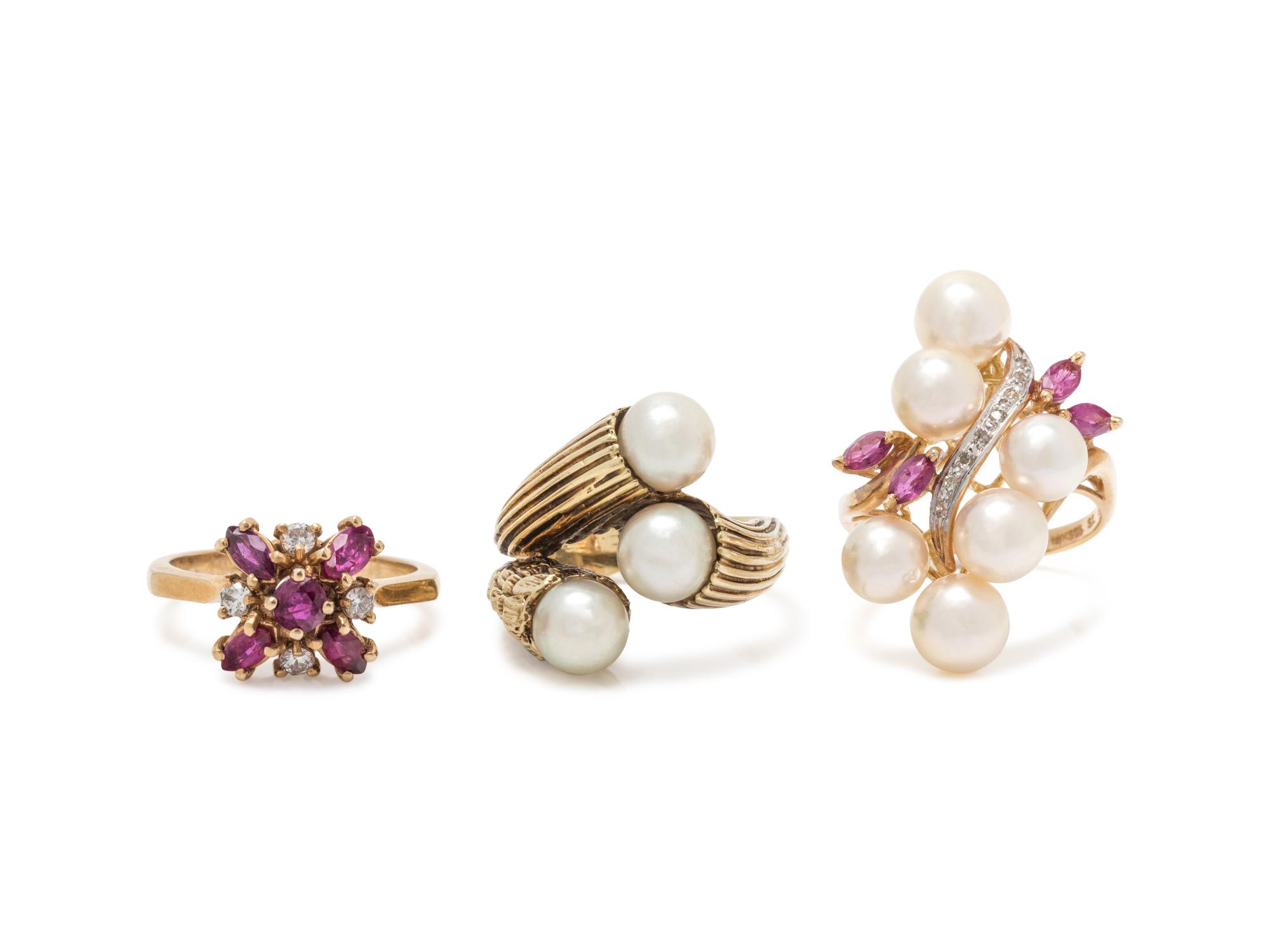 COLLECTION OF YELLOW GOLD RINGS