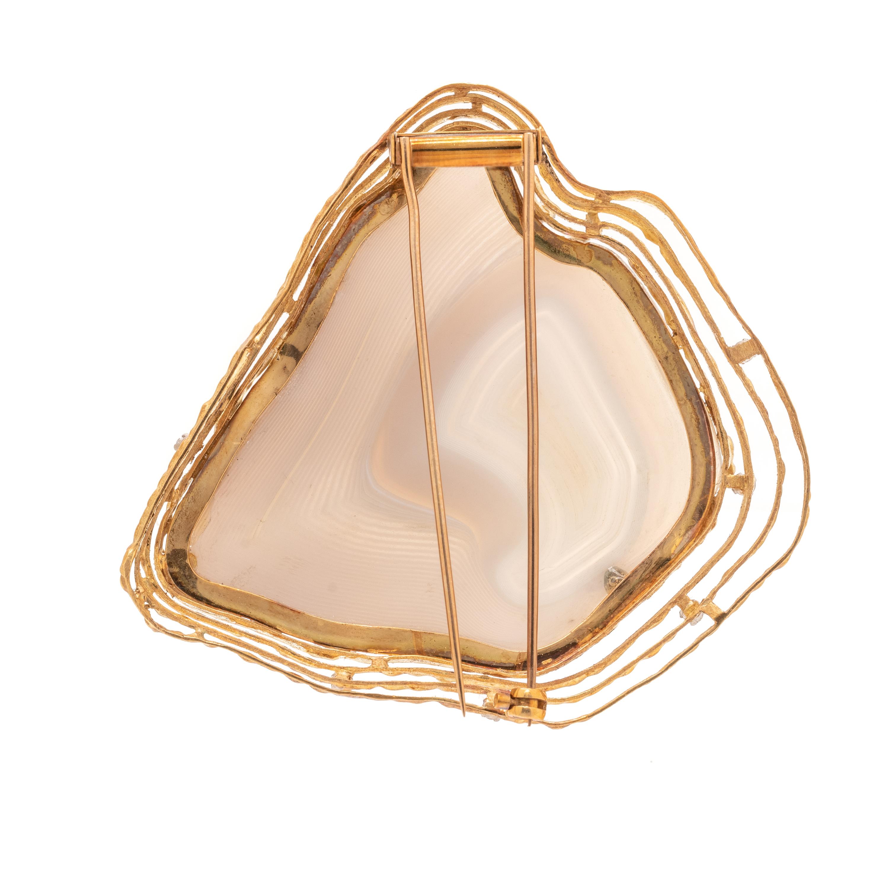 JOHN DONALD, MODERNIST, YELLOW GOLD, AGATE AND DIAMOND BROOCH