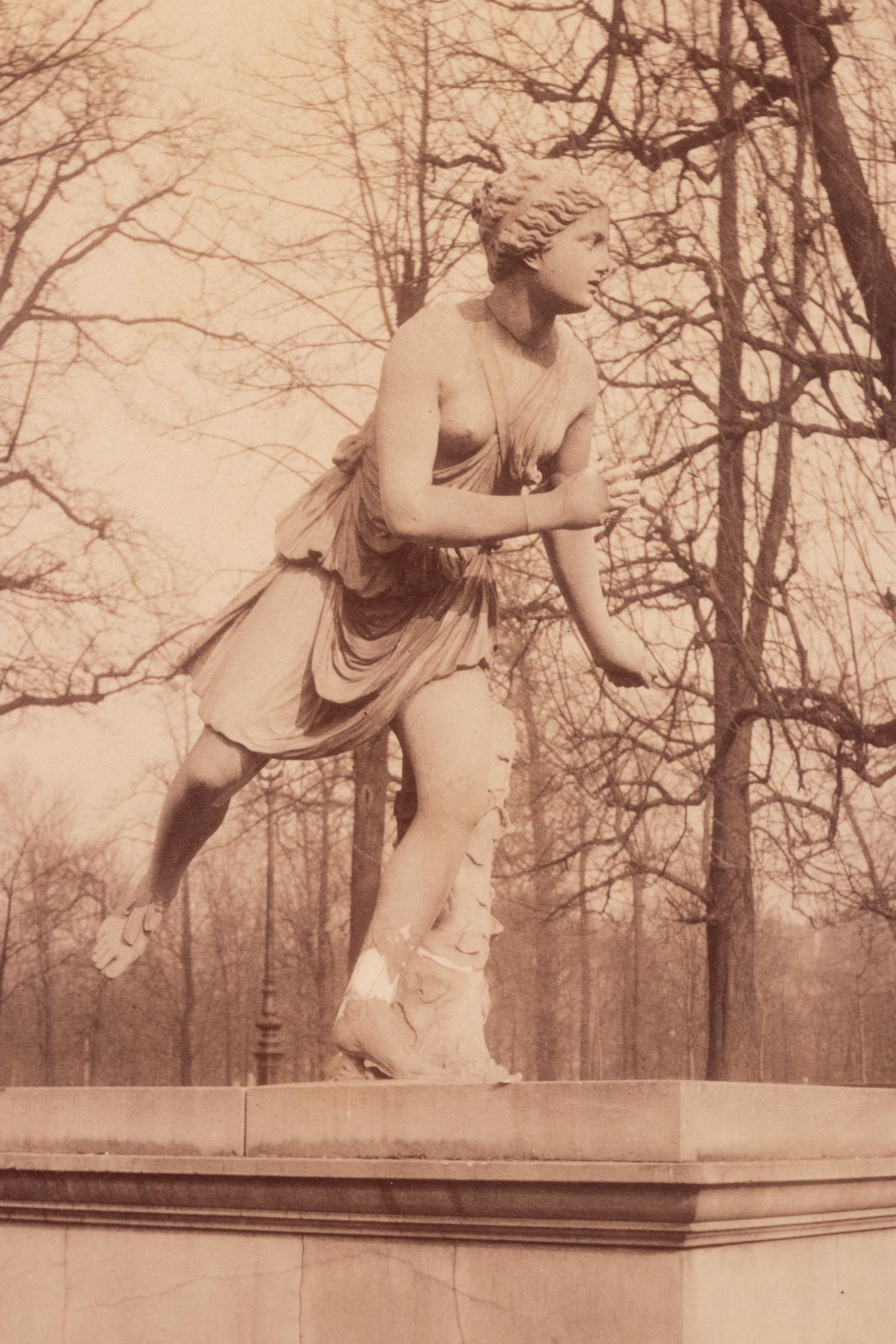 A group of four photographs ( Tuileries - Coureuse par Coustou, 1907; Grand Trianon / Le Buffet , 1902; Meudon - ancien château , 1902; Parc de Sceaux , 1925)