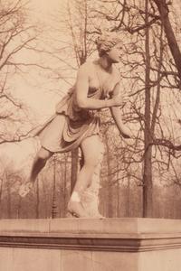 A group of four photographs ( Tuileries - Coureuse par Coustou, 1907; Grand Trianon / Le Buffet , 1902; Meudon - ancien château , 1902; Parc de Sceaux , 1925)