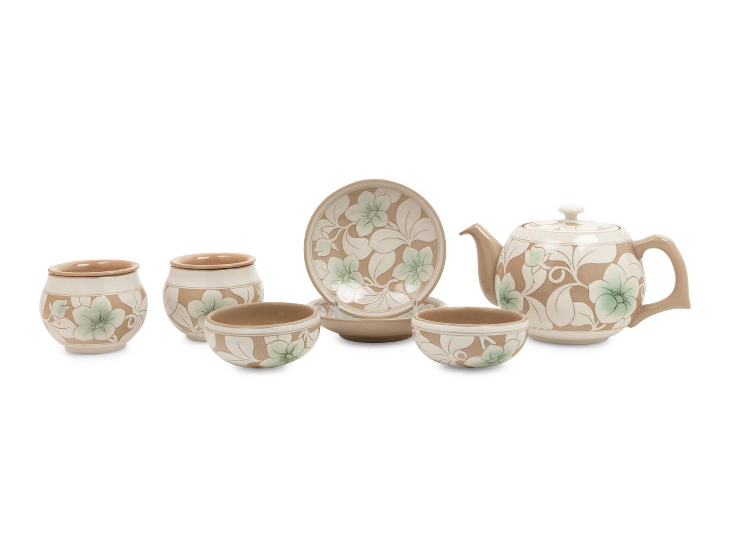 A Japanese Earthenware Tea Service
