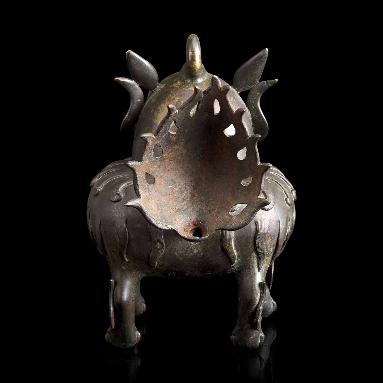 A Chinese Patinated Bronze Luduan Censer, Late Ming to Qing Dynasty 明末清初 銅甪端
