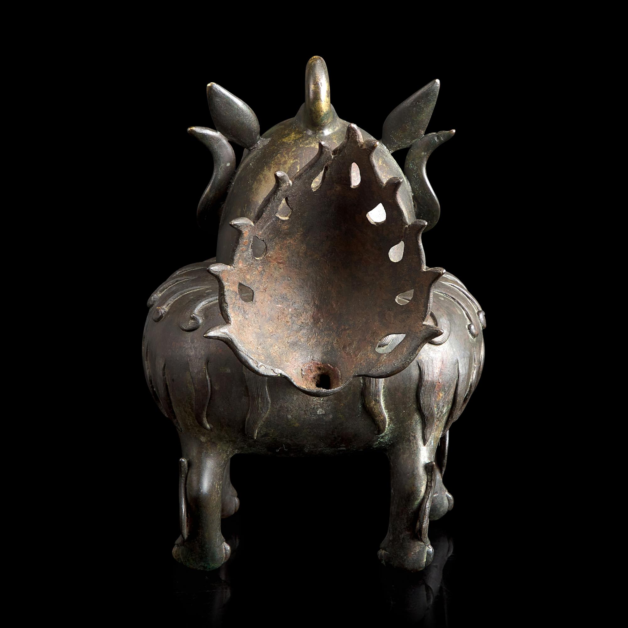A Chinese Patinated Bronze Luduan Censer, Late Ming to Qing Dynasty 明末清初 銅甪端