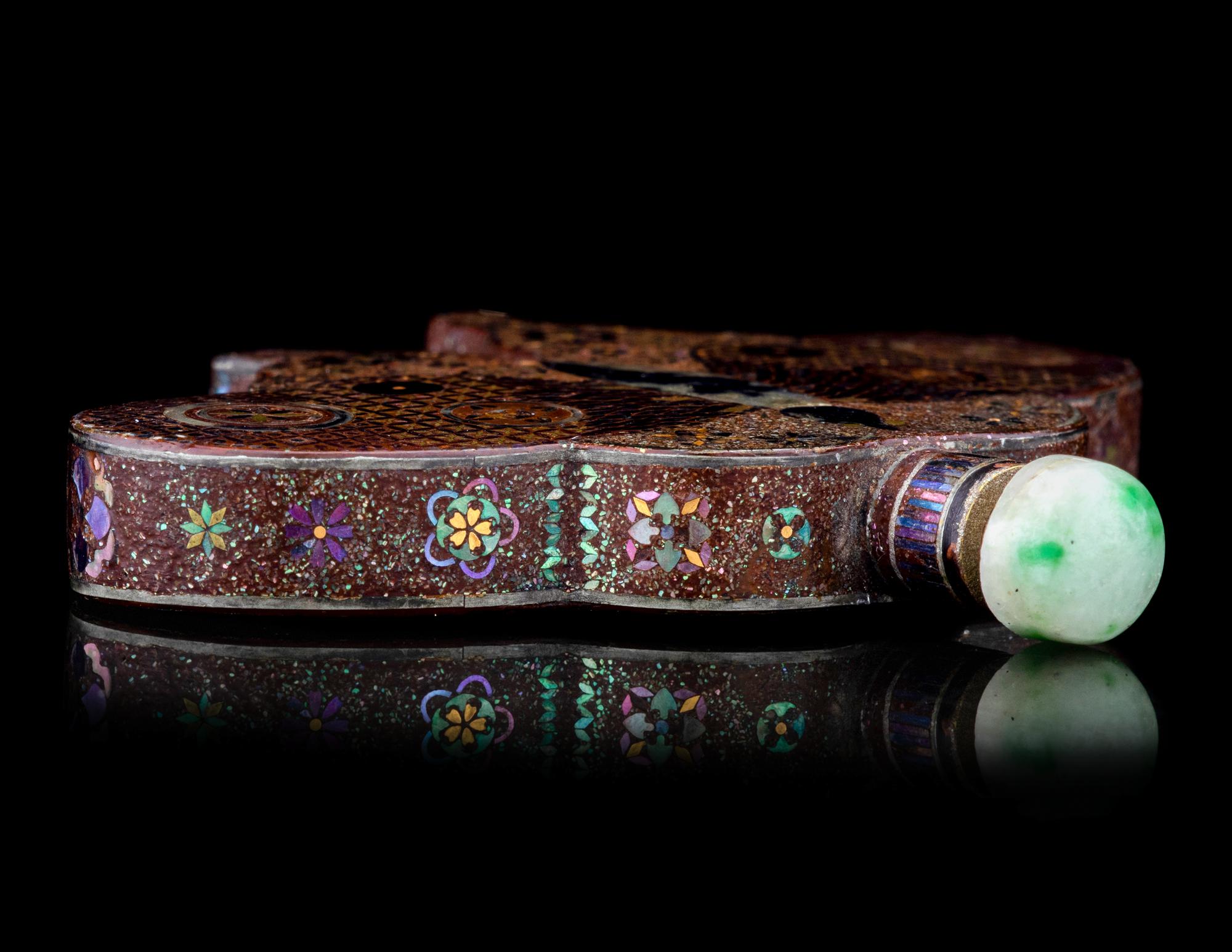 A Japanese Lac-Burgauté 'Butterfly' Snuff Bottle