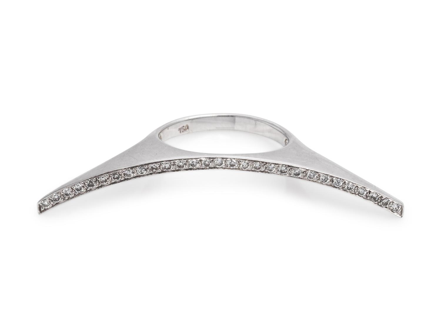 WHITE GOLD AND DIAMOND RING