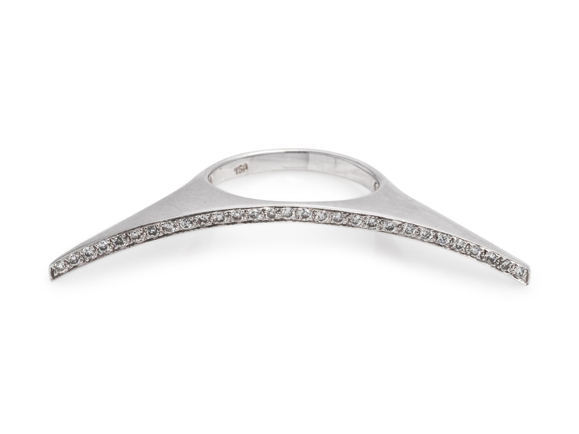 WHITE GOLD AND DIAMOND RING