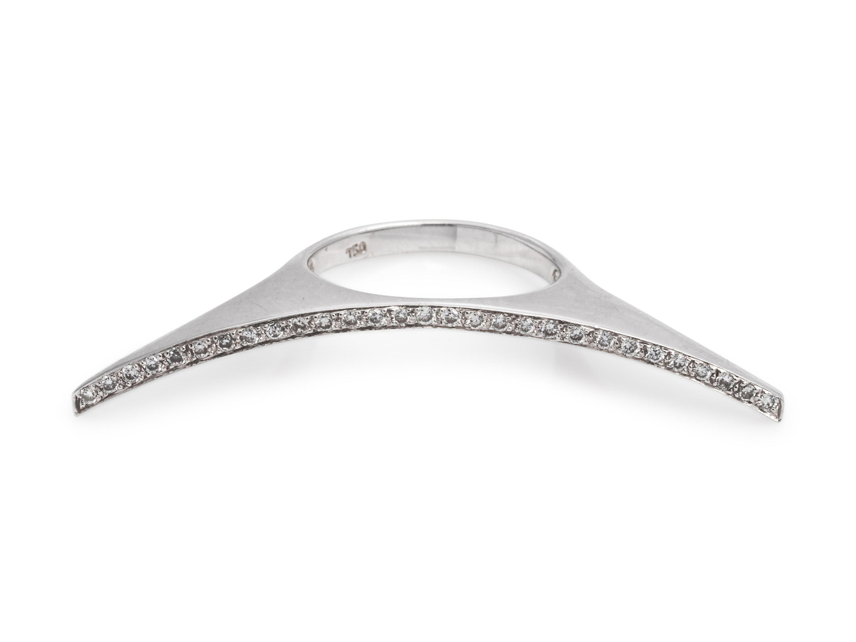WHITE GOLD AND DIAMOND RING
